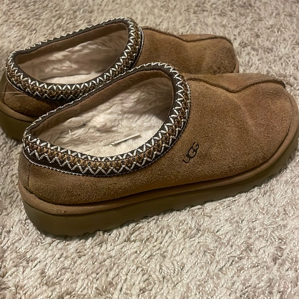 TASMAN (CHESTNUT)
UGG